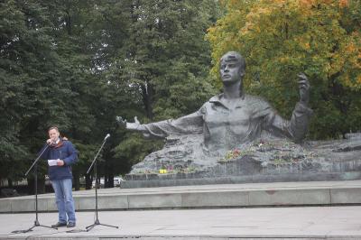 День рождения Сергея Есенина в Рязани отметили поэтическим митингом